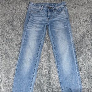 Light washed American eagle stretchy skinny jeans
